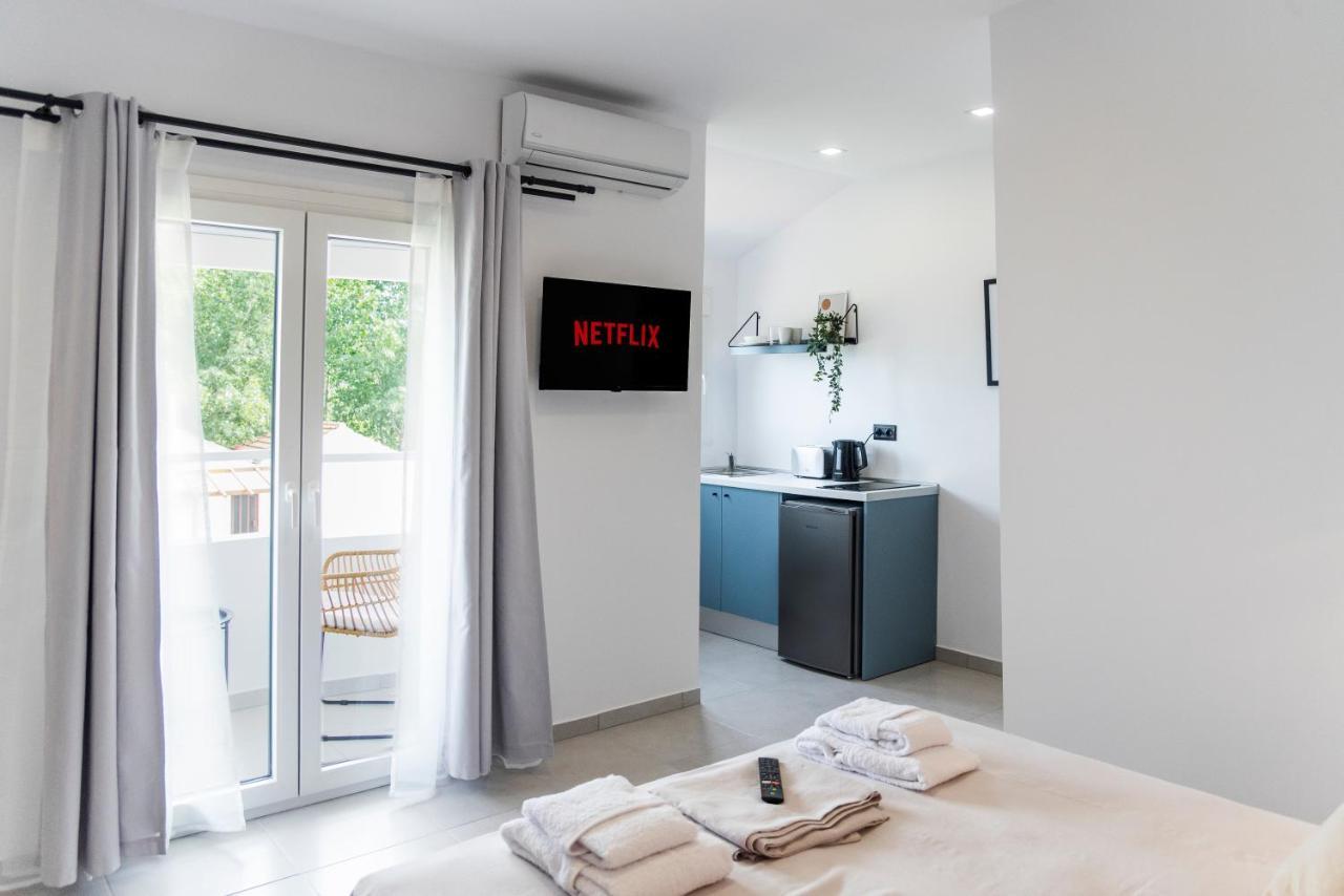 Seaside Suites Kavos Bagian luar foto