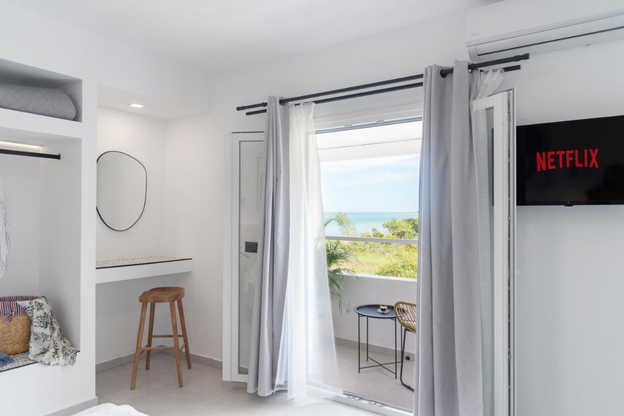 Seaside Suites Kavos Bagian luar foto